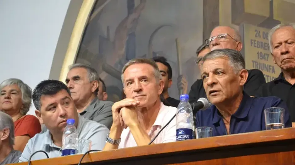 La CGT convoca a marchar el 30 de abril por la caída del salario y el avance del endeudamiento La CGT convoca a marchar el 30 de abril por la caída del salario y el avance del endeudamiento