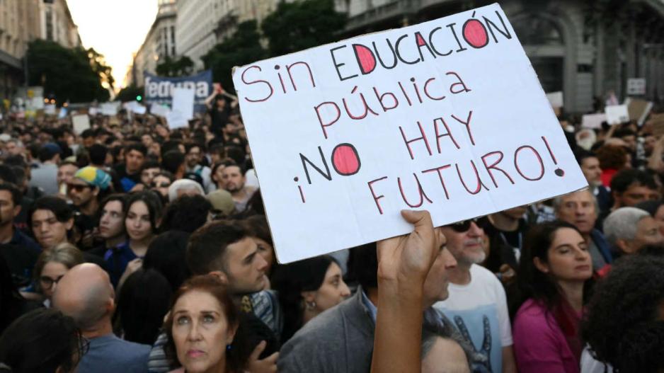 Las universidades marchan a Plaza de Mayo con clases públicas contra el ajuste salarial y presupuestario Las universidades marchan a Plaza de Mayo con clases públicas contra el ajuste salarial y presupuestario
