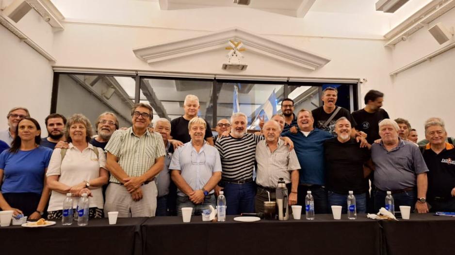 El Frente de Sindicatos Unidos (FreSU) realizará el próximo 1° de Mayo un plenario nacional de delegadas y delegados con el objetivo de avanzar en la elaboración de un programa del movimiento obrero para el país. El Frente de Sindicatos Unidos (FreSU) realizará el próximo 1° de Mayo un plenario nacional de delegadas y delegados con el objetivo de avanzar en la elaboración de un programa del movimiento obrero para el país.