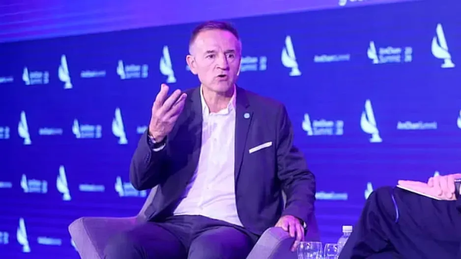 Sola advierte que la reforma laboral “no dará empleo genuino” y apunta contra Milei