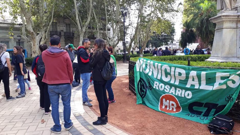 Municipales de Rosario paran por tiempo indeterminado y amenazan con acampe por incumplimiento de acuerdo salarial Municipales de Rosario paran por tiempo indeterminado y amenazan con acampe por incumplimiento de acuerdo salarial
